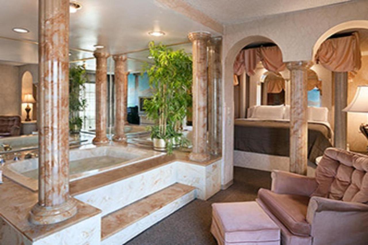 Travelodge Inn & Suites By Wyndham Muscatine Экстерьер фото