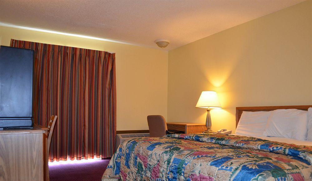 Travelodge Inn & Suites By Wyndham Muscatine Экстерьер фото