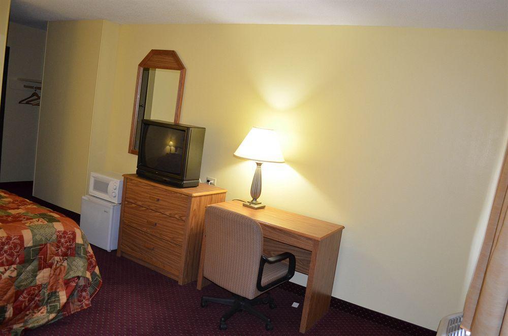 Travelodge Inn & Suites By Wyndham Muscatine Экстерьер фото