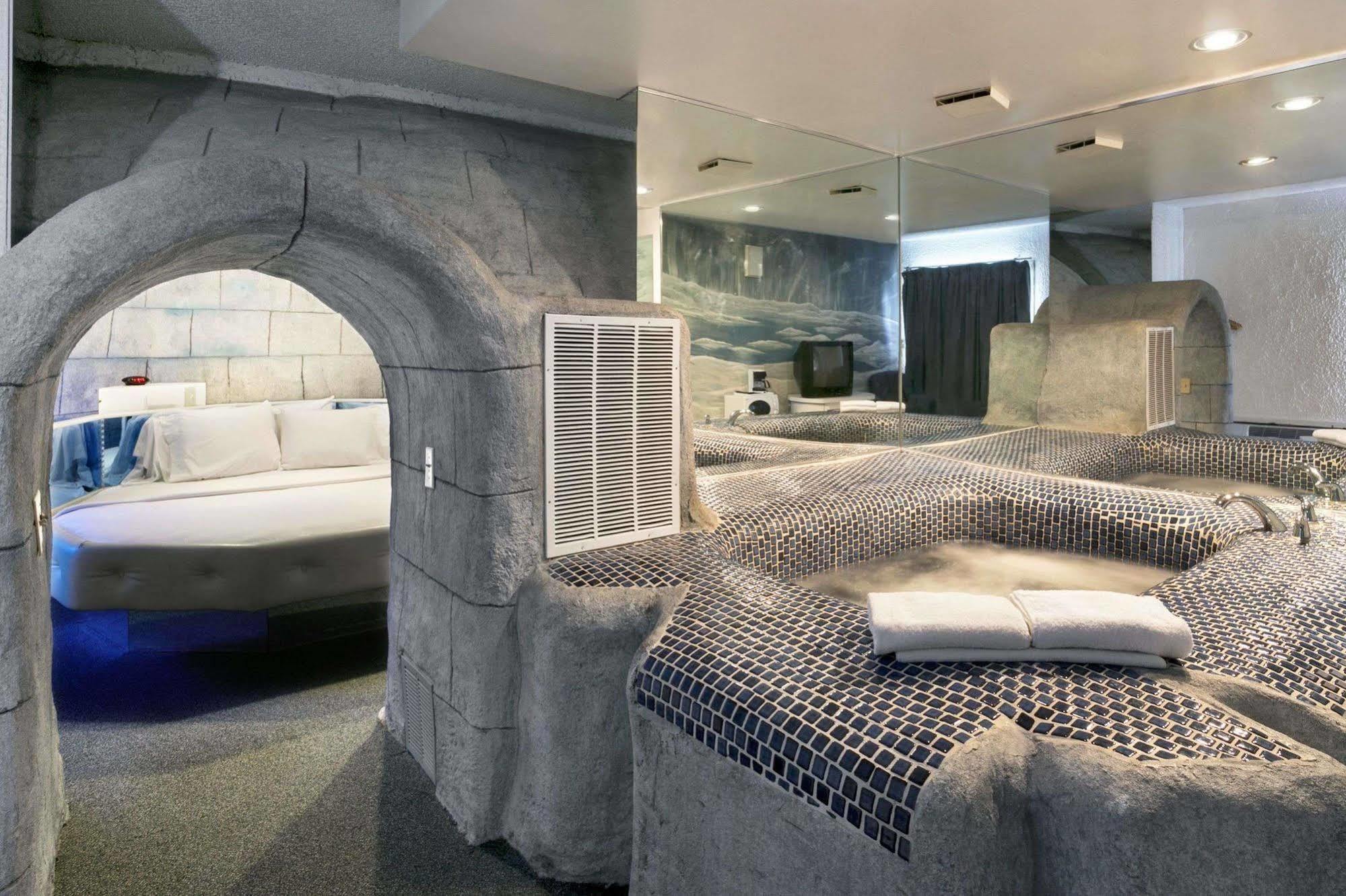 Travelodge Inn & Suites By Wyndham Muscatine Экстерьер фото