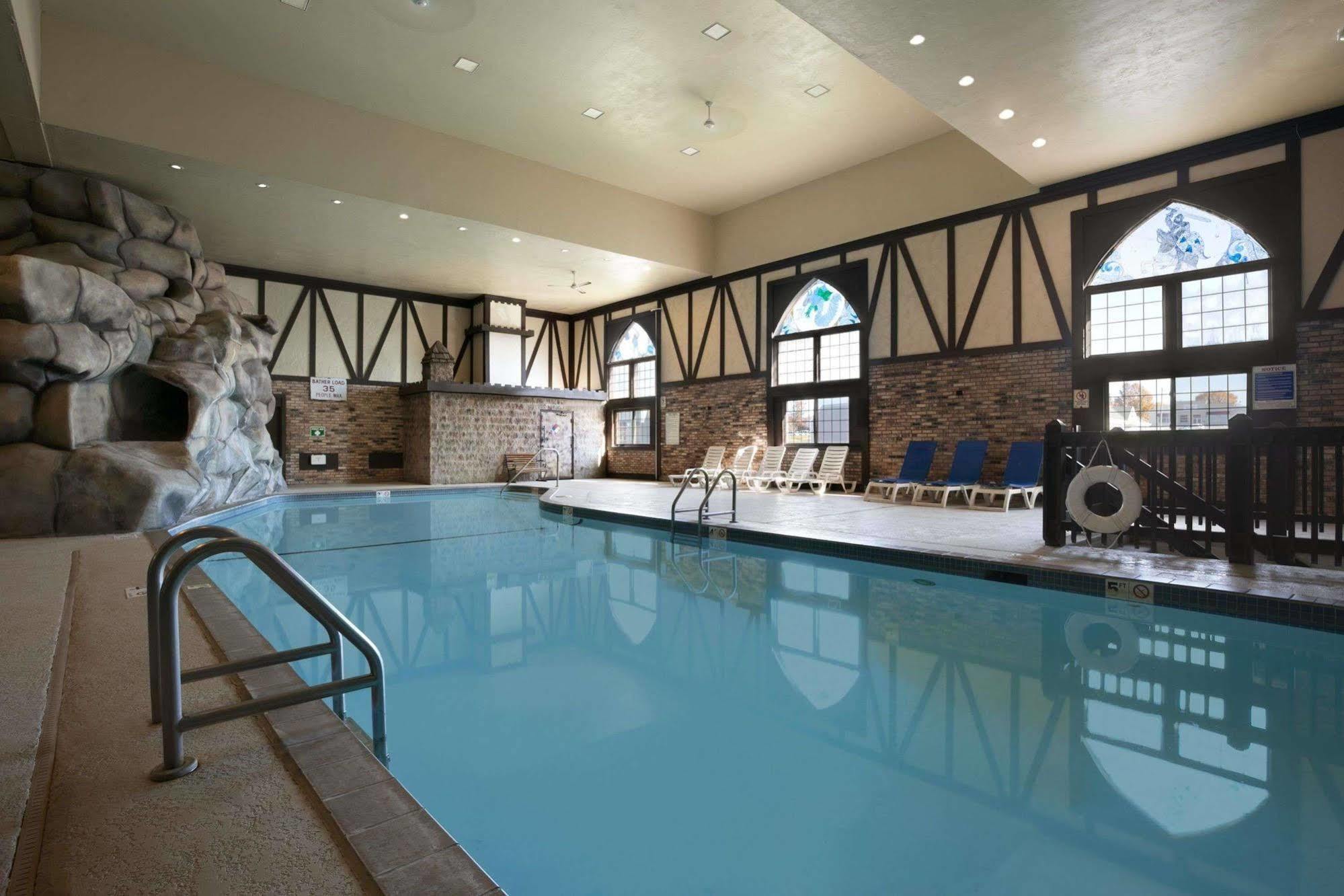 Travelodge Inn & Suites By Wyndham Muscatine Экстерьер фото