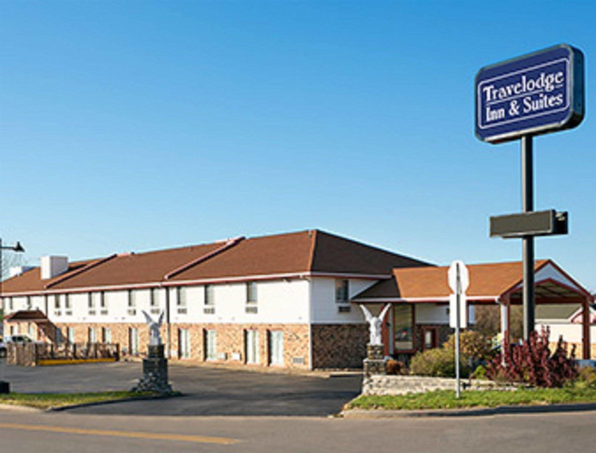 Travelodge Inn & Suites By Wyndham Muscatine Экстерьер фото